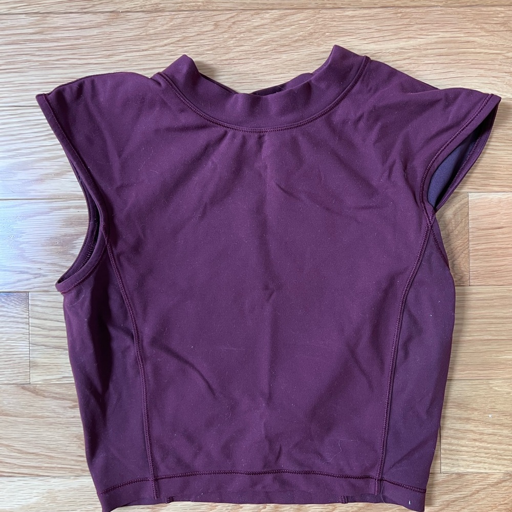 Lululemon Cropped Top in Burgundy
